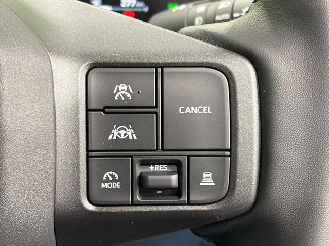 【レーダークルーズコントロール】高速道路での長距離走行が楽に!!自動で速度を保つクルーズコントロールが、衝突軽減システムと連携し、前方の車両を感知して車間を保つように速度調節してくれます!!