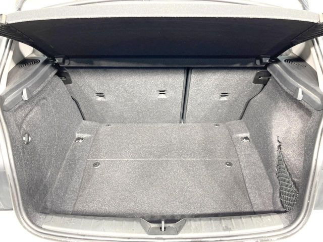 ●トランクルーム:趣味が広がる収容スペース!これだけの広さがあればお買い物やレジャーなどにも最適です!使用感も少なくきれいな状態を維持しております。