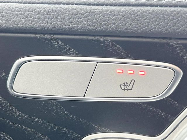 ●フロントシートヒーティング:運転席・助手席共に三段階で調節が可能なシートヒーターを装備しております。季節を問わず快適にご使用いただけます。