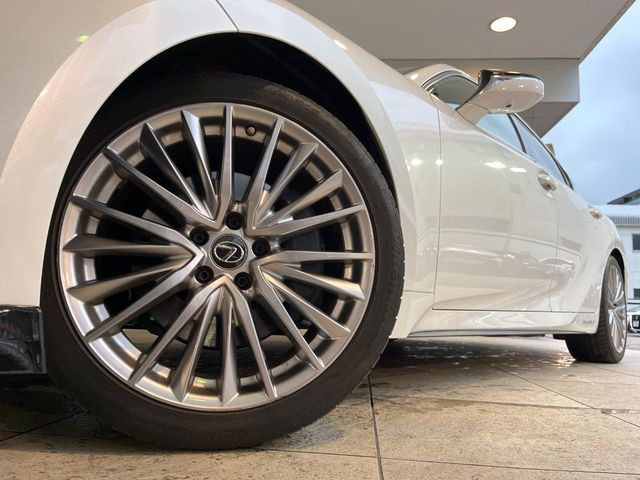 �y����19�C���`�A���~�z�C�[���z�O�ςɃ}�b�`���������A���~�z�C�[���𑕒����Ă���܂��B�e��ЊO�A���~�z�C�[����A�X�^�b�h���X�^�C�����戵�����Ă���܂��B���񂲑��k����������