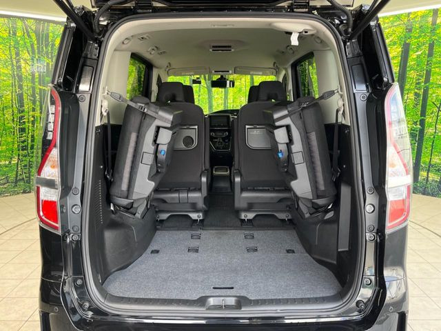 ���i�̂���������ʋ΁A���}���ɏ\���ȉ׎��X�y�[�X���m�ۂ��Ă���܂��B�Z�J���h�V�[�g��|���ƁA�傫�ȉו��̐ύڂ��\�ł���