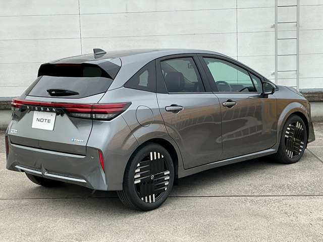 ノートオーラ1.2 G レザーエディション