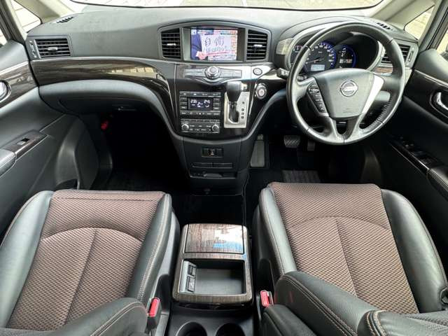 エルグランド2.5 250ハイウェイスター アーバンクロム 4WD