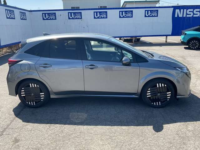 ノートオーラ1.2 G FOUR レザーエディション 4WD