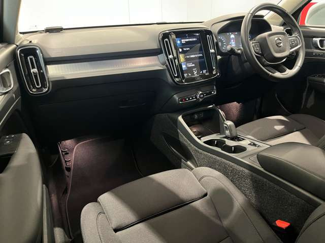 XC40B4 AWD モメンタム 4WD