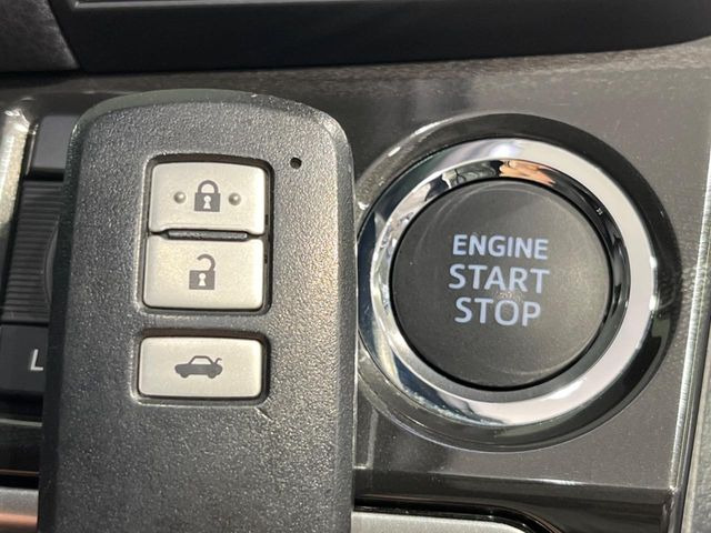 �y�X�}�[�g�L�[�z�J�o����|�P�b�g�ɓ��ꂽ�܂܂ł��h�A�̎{���E�������\�ȃX�}�[�g�L�[�𑕔��B�G���W���̃I���E�I�t�����J�M�����o���K�v����������Ƃ��Ă��֗��ł���