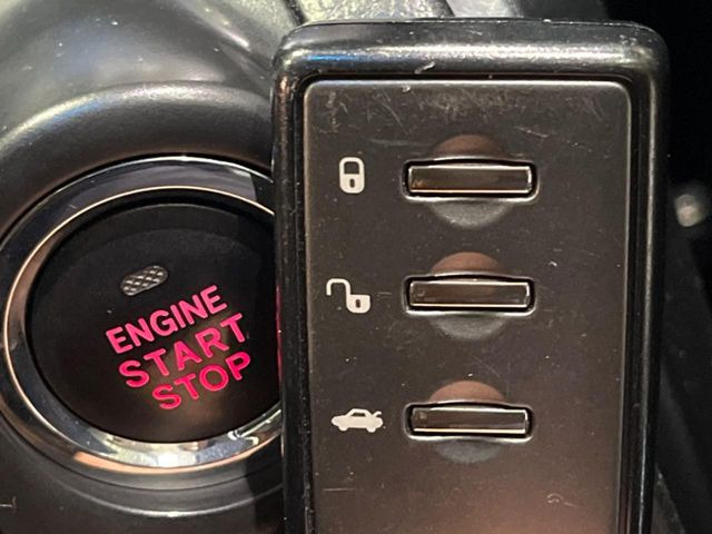 �y�A�N�Z�X�L�[&�v�b�V���X�^�[�g�z�J�o����|�P�b�g�ɓ��ꂽ�܂܂ł��h�A�̎{���E�������\�ȃX�}�[�g�L�[�𑕔��B�G���W���̃I���E�I�t�����J�M�����o���K�v�������A�{�^�����v�b�V�����邾����OK��