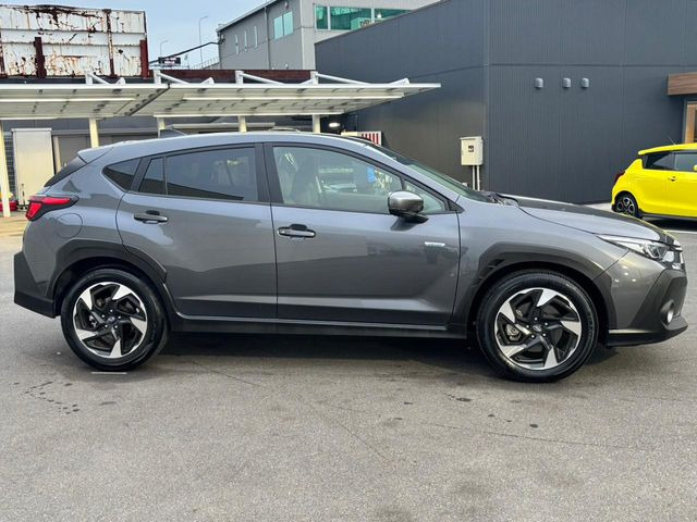 高透明度のガラス皮膜で撥水はもちろん、上質なツヤ・光沢を実現。紫外線や酸性雨から大切な愛車を保護し、色あせ・劣化を防止。「弾スプラッシュコート」、「弾プリミッサコート」からお選びいただけます。