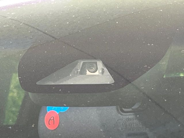 �y�Փˌy���V�X�e���z���s���ɑO���̎ԗ�����F�����A�Փ˂������Ȏ��͌x��ƃu���[�L�ŏՓˉ���Ɣ�Q�y�����A�V�X�g�B�����S�Ƀh���C�u�����y���݂��������܂��B