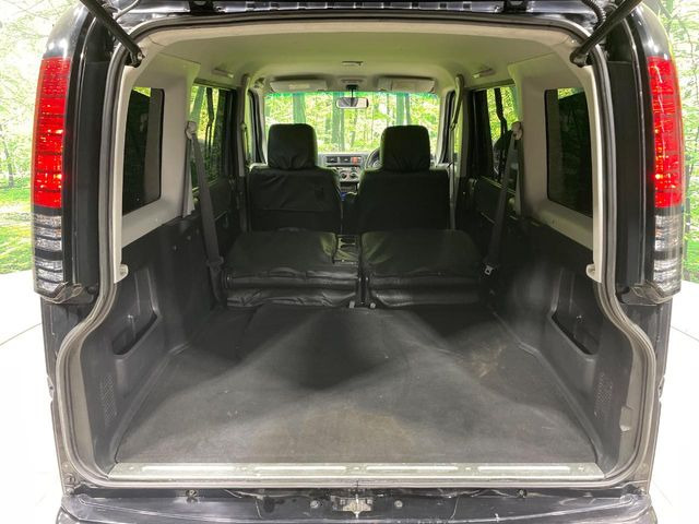 後席を格納すると、これだけの広さが!シーンに合わせたシートアレンジで、大きな荷物も積むことが出来ます♪