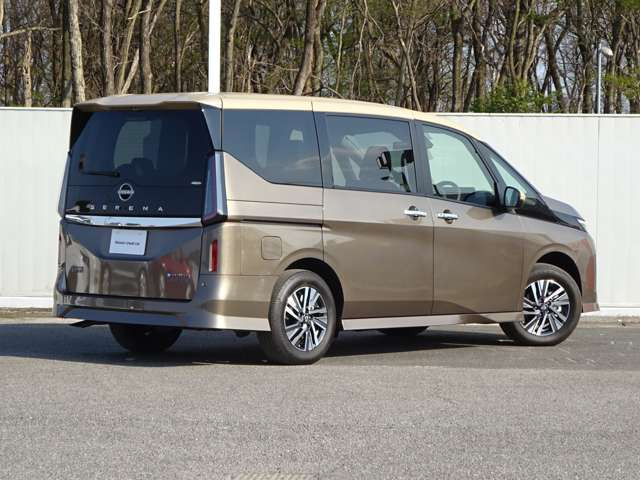 セレナ1.4 e-4ORCE ハイウェイスターV 4WD