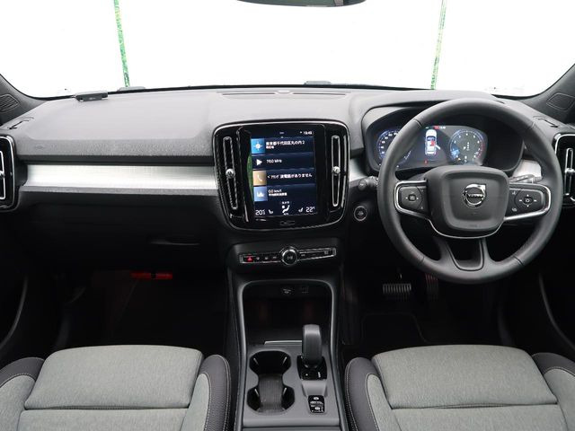 XC40B4 モメンタム