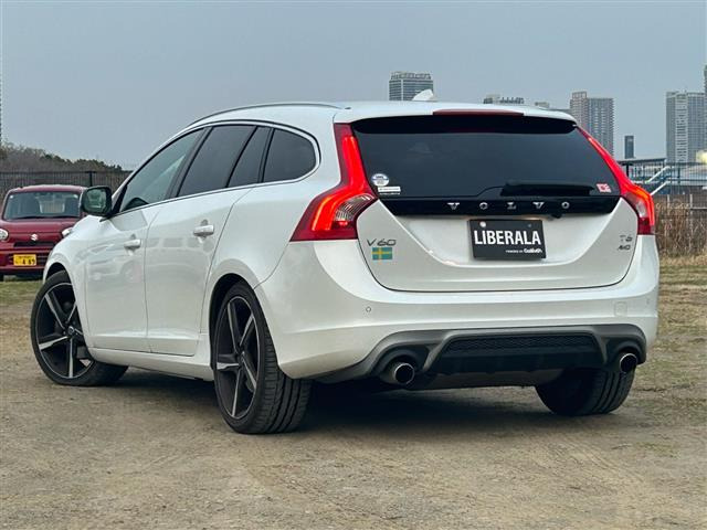 V60T6 AWD Rデザイン4WD