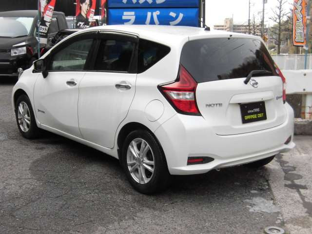 こちらのノートはオークション評価5点中4点評価がついている状態の良い車両になります^^定休日無しで営業しておりますので、お気軽にお立ち寄り下さい^^