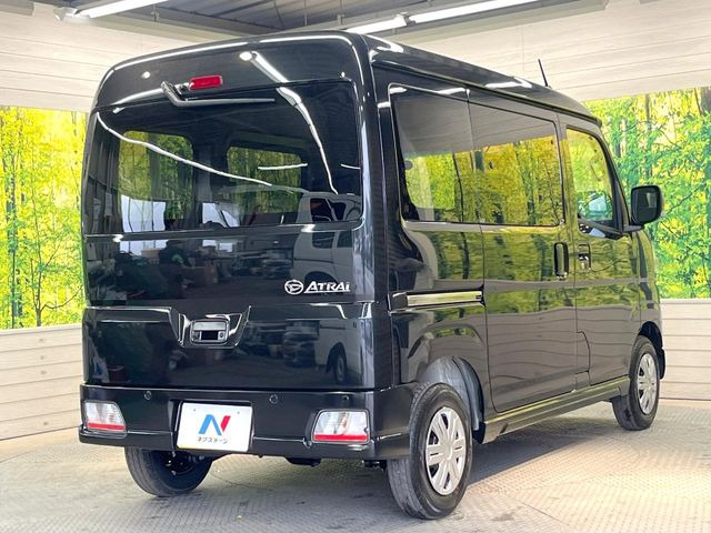 ��D�]�𒸂��Ă���܂��{�f�B�̒e�X�v���b�V���R�[�g���D�]��t���B�ʏ�̃K���X�R�[�g�ƈقȂ�A�ϋv�N��6�N�̖��@���K���X�R�[�e�B���O���A�{�f�B���L���C�ȏ�Ԃɕۂ��Ă���܂��B