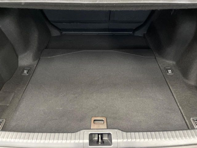 ���i�̂���������ʋ΁A���}���ɏ\���ȉ׎��X�y�[�X���m�ۂ��Ă���܂��B