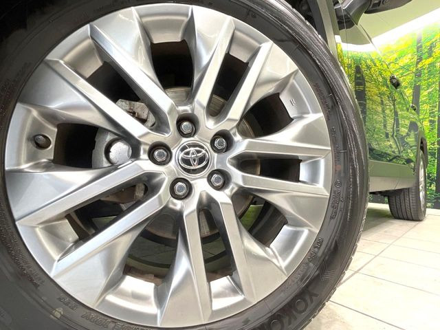 【純正19インチアルミホイール】外観にマッチした純正アルミホイールを装着しております。各種社外アルミホイールや、スタッドレスタイヤも取扱いしております。是非ご相談ください♪