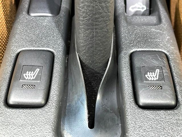 【シートヒーター】寒い日に重宝するシートヒーター!エアコンより早く温まってくれるので寒がりの人も安心ですね♪エアコンの温風は乾燥するから苦手、という方にもをおすすめです。