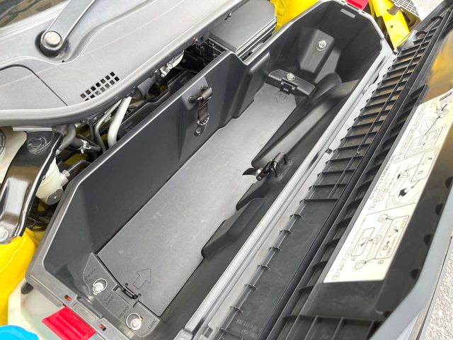 ���i�̂���������ʋ΁A���}���ɏ\���ȉ׎��X�y�[�X���m�ۂ��Ă���܂��B�Z�J���h�V�[�g��|���ƁA�傫�ȉו��̐ύڂ��\�ł���