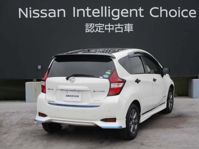 ノート1.2 e-POWER メダリスト FOUR ブラックアロー 4WD