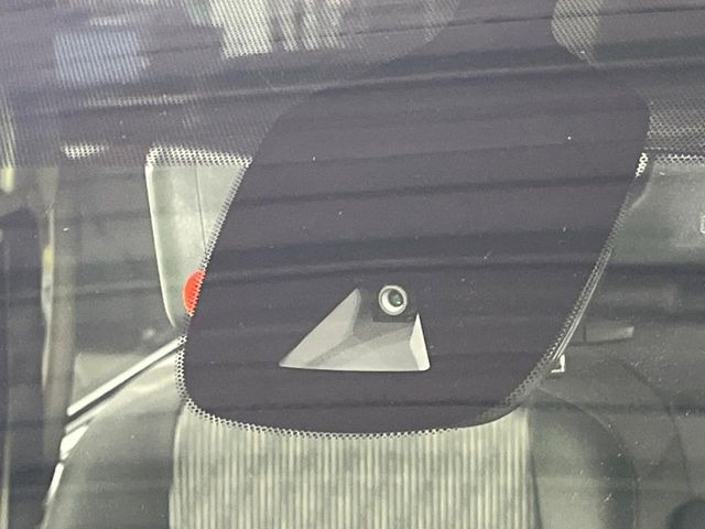 �y�G�}�[�W�F���V�[�u���[�L�z���s���ɑO���̎ԗ�����F�����A�Փ˂������Ȏ��͌x��ƃu���[�L�ŏՓˉ���Ɣ�Q�y�����A�V�X�g�B�����S�Ƀh���C�u�����y���݂��������܂��B