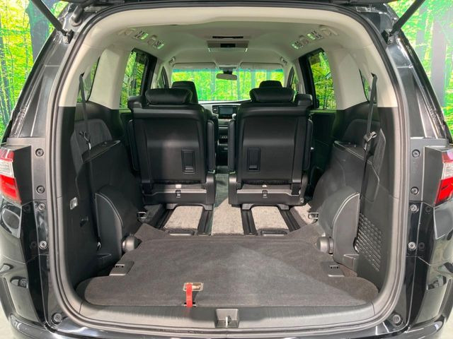 ���i�̂���������ʋ΁A���}���ɏ\���ȉ׎��X�y�[�X���m�ۂ��Ă���܂��B�Z�J���h�V�[�g��|���ƁA�傫�ȉו��̐ύڂ��\�ł���