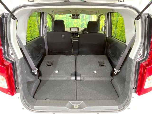 ���i�̂���������ʋ΁A���}���ɏ\���ȉ׎��X�y�[�X���m�ۂ��Ă���܂��B�Z�J���h�V�[�g��|���ƁA�傫�ȉו��̐ύڂ��\�ł���