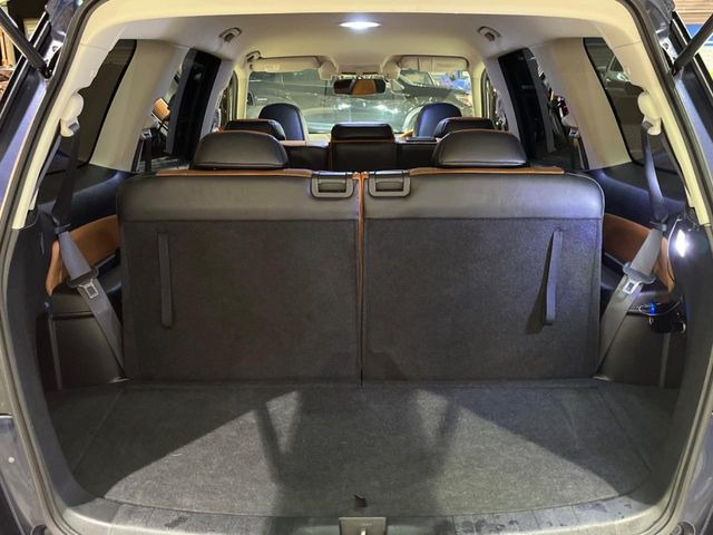 ���i�̂���������ʋ΁A���}���ɏ\���ȉ׎��X�y�[�X���m�ۂ��Ă���܂��B�Z�J���h�V�[�g��|���ƁA�傫�ȉו��̐ύڂ��\�ł���