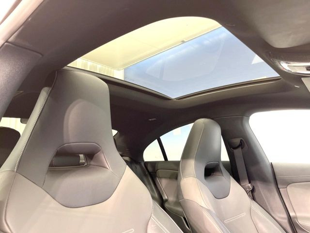 ���p�m���~�b�N�X���C�f�B���O���[�t::�唗�͂̃p�m���}���[�t�́A�㕔���Ȃɂ܂ő����Ă���A�J���I�ȋ�Ԃ����y���݂��������܂��B