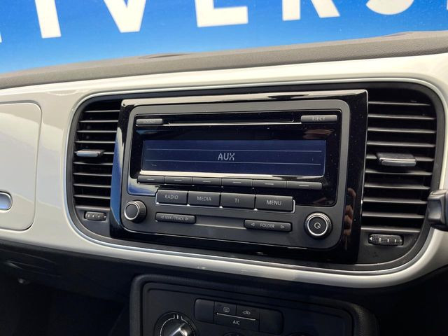 ��AUX�ڑ�:���莝���̃~���[�W�b�N�v���[���[��ڑ����A�ԓ��ł��C�ɓ���̉��y���C�y�Ɋy���ނ��Ƃ��ł��܂���