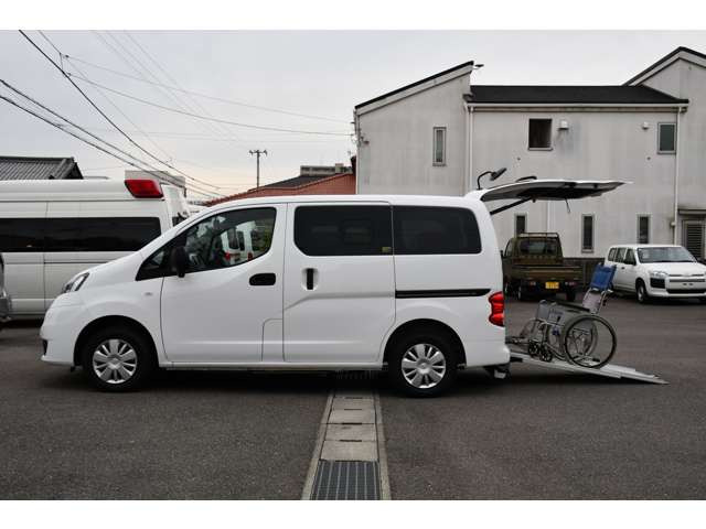 NV200バネットバン1.6 チェアキャブ 車いす1名仕様 専用サードシート有