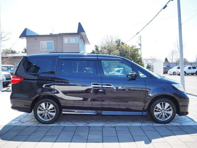 女性にも安心してお乗りいただけるよう、車内の清掃には特にこだわり、メーカー販売時の状態に近づける為に妥協は致しません!!