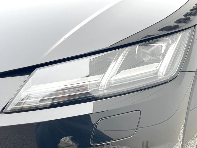 ●LEDハイビームが多数独立で存在し、ハイビーム時に対向車や前方を走る車の部分をロービームに切り替えが可能!!シーケンシャルウインカーも装備!!