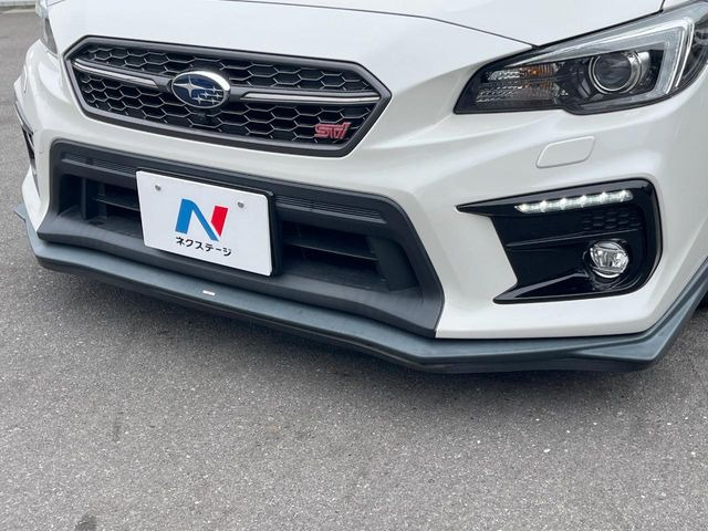 �ySTI�X�^�C���p�b�P�[�W�z�t�����g�E�T�C�h�E���A��STI�̃G�A���œ���B�O�ς̃X�|�[�e�B�[�����ۗ������Ă���邾���łȂ��A�������s���̋�̓o�����X���œK�����Ă���܂��B