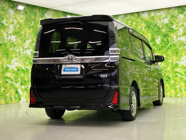 ヴォクシー1.8 ハイブリッド ZS 煌III