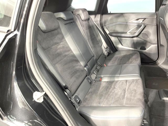 ●後部座席も気になるようなキズ・汚れやへたり等、大きなダメージはなく、良好な状態です。