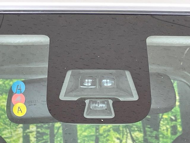 �y�G�}�[�W�F���V�[�u���[�L�z���s���ɑO���̎ԗ�����F�����A�Փ˂������Ȏ��͌x��ƃu���[�L�ŏՓˉ���Ɣ�Q�y�����A�V�X�g�B�����S�Ƀh���C�u�����y���݂��������܂��B