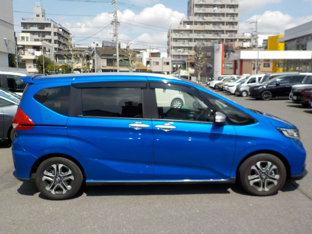 フリード1.5 ハイブリッド クロスター