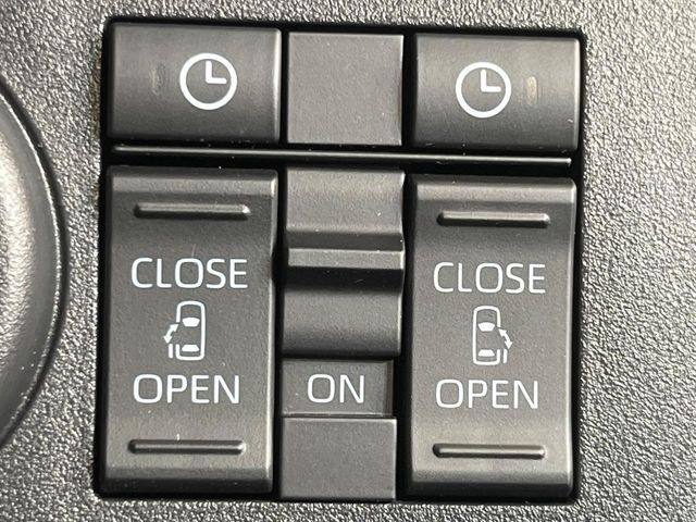 【両側パワースライドドア】スマートキーや運転席のスイッチで後席両側スライドドアの開閉が可能♪電動だから力を入れてドアを開ける必要が無く、小さなお子様でも簡単に開け閉めでき快適です♪