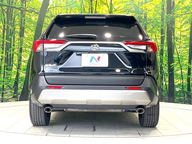 安心の最長10年・走行無制限保証(有償)をご用意。保証内容も充実はもちろん、無料点検&オイル交換や、年中無休の全国・24時間ロードサービスも付帯されておりますのでご安心下さい。