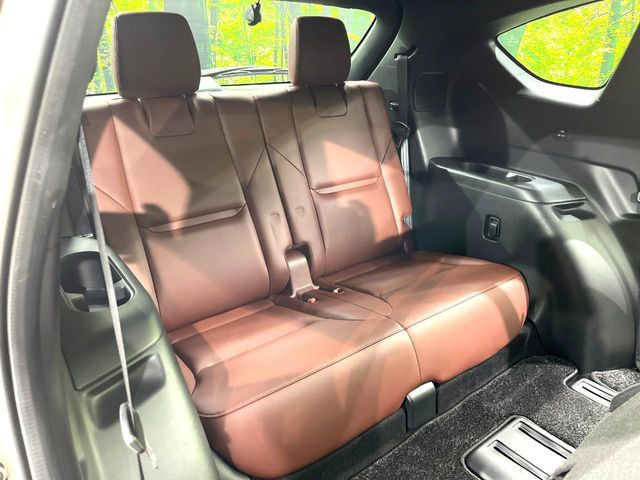 3列目シートはもちろん状態良好☆大人でもゆったりと座って頂けますので、大人数でのお出かけもラクラクです♪ご家族で、気の知れた仲間で、ドライブに行くのが楽しみですね♪