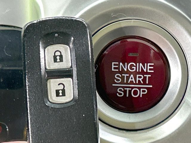 �yHonda�X�}�[�g�L�[�z�J�o����|�P�b�g�ɓ��ꂽ�܂܂ł��h�A�̎{���E�������\�ȃX�}�[�g�L�[�𑕔��B�G���W���̃I���E�I�t�����J�M�����o���K�v����������Ƃ��Ă��֗��ł���