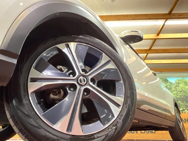 �y����17�C���`�A���~�z�C�[���z�O�ςɃ}�b�`���������A���~�z�C�[���𑕒����Ă���܂��B�e��ЊO�A���~�z�C�[����A�X�^�b�h���X�^�C�����戵�����Ă���܂��B���񂲑��k����������