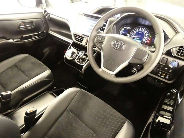 ヴォクシー1.8 ハイブリッド ZS 煌III