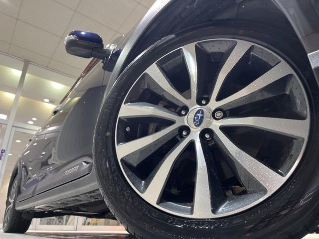 �y����17�C���`�A���~�z�C�[���z�O�ςɃ}�b�`���������A���~�z�C�[���𑕒����Ă���܂��B�e��ЊO�A���~�z�C�[����A�X�^�b�h���X�^�C�����戵�����Ă���܂��B���񂲑��k����������