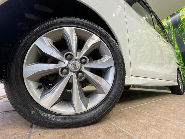 �y����15�C���`�A���~�z�C�[���z�O�ςɃ}�b�`���������A���~�z�C�[���𑕒����Ă���܂��B�e��ЊO�A���~�z�C�[����A�X�^�b�h���X�^�C�����戵�����Ă���܂��B���񂲑��k����������