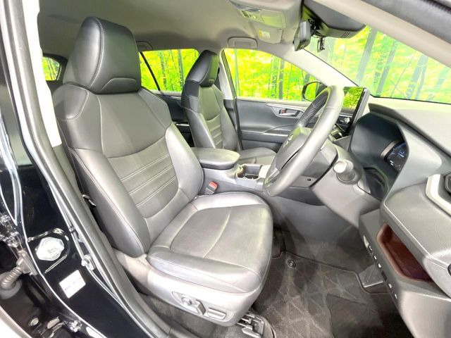 【メモリー機能付きパワーシート】ドライバーごとに設定したシート位置を記憶して、ボタン一つで切り替えできる便利な機能!運転する方が複数名いらっしゃるご家庭におすすめです♪