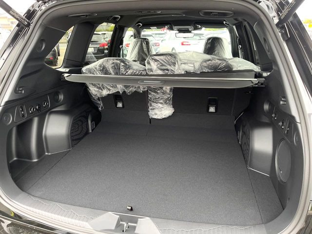 普段のお買い物や通勤、送迎等に十分な荷室スペースを確保しております。セカンドシートを倒すと、大きな荷物の積載も可能です♪