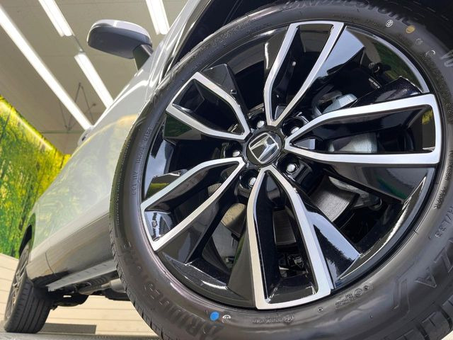 �y����18�C���`�A���~�z�C�[���z�O�ςɃ}�b�`���������A���~�z�C�[���𑕒����Ă���܂��B�e��ЊO�A���~�z�C�[����A�X�^�b�h���X�^�C�����戵�����Ă���܂��B���񂲑��k����������