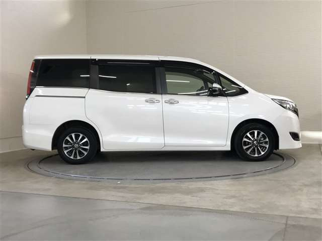 エスクァイアハイブリッド1.8 Gi プレミアムパッケージ ブラックテイラード